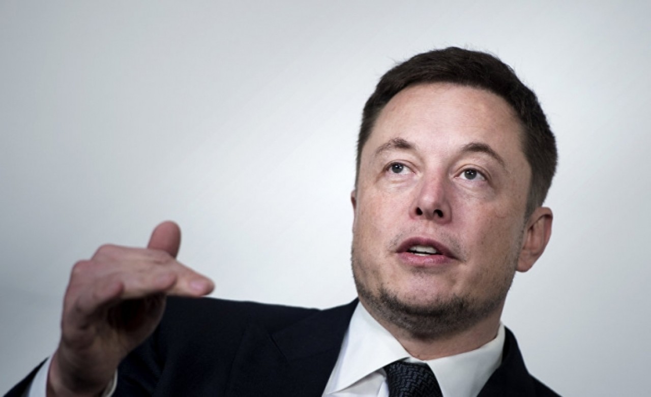 Elon Musk 'çılgın projesini' görücüye çıkardı: İnsan beyni ile bilgisayar birleşiyor