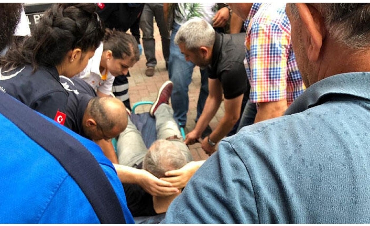 Eski belediye başkanı silahla vuruldu