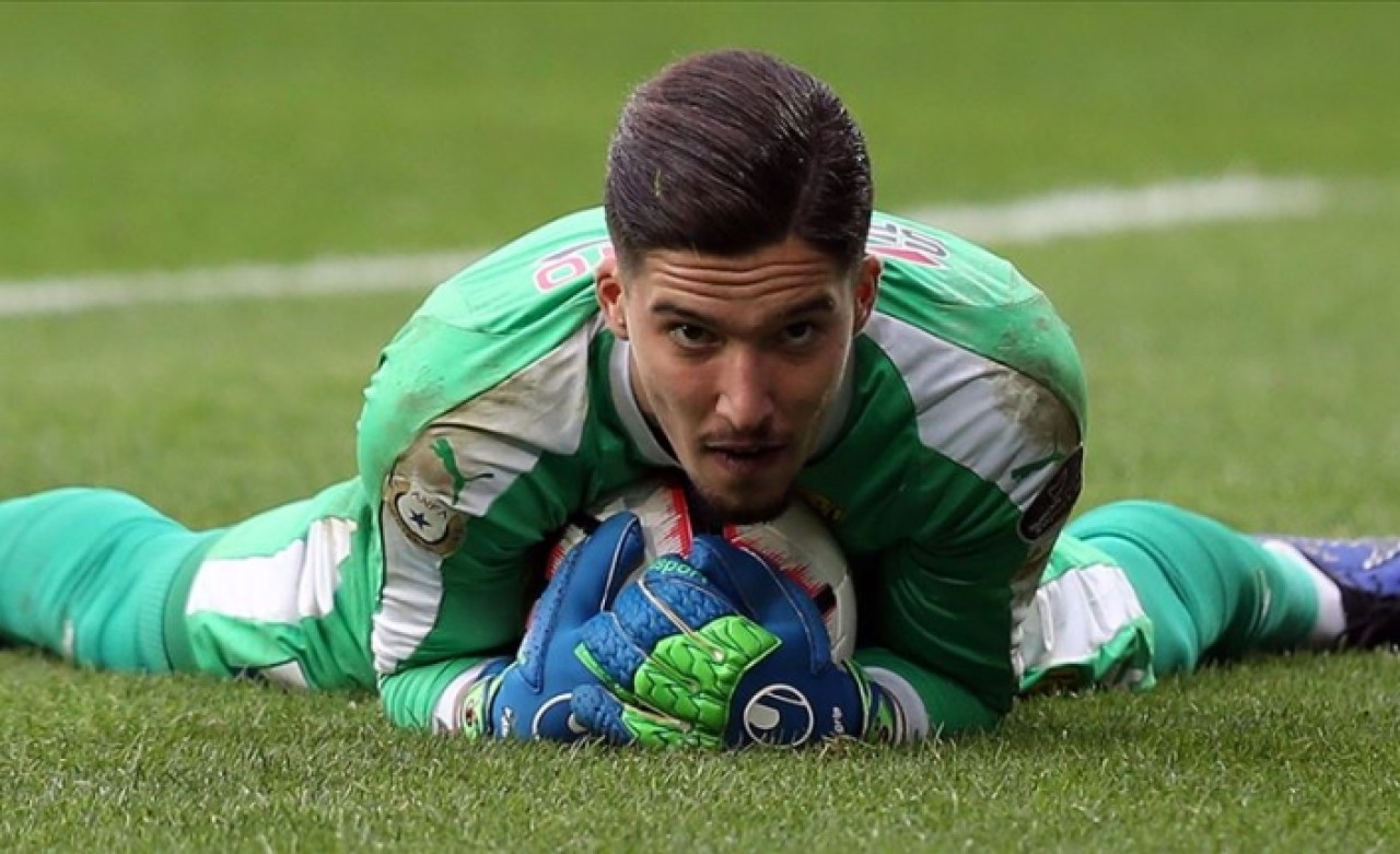 Fenerbahçe,  Altay Bayındır'ı renklerine bağladı