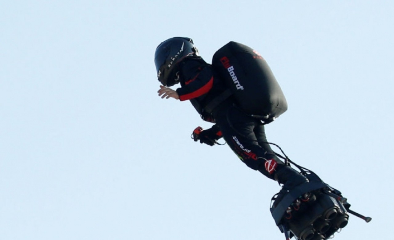 'Uçan asker' Manş Denizi'ni geçemedi