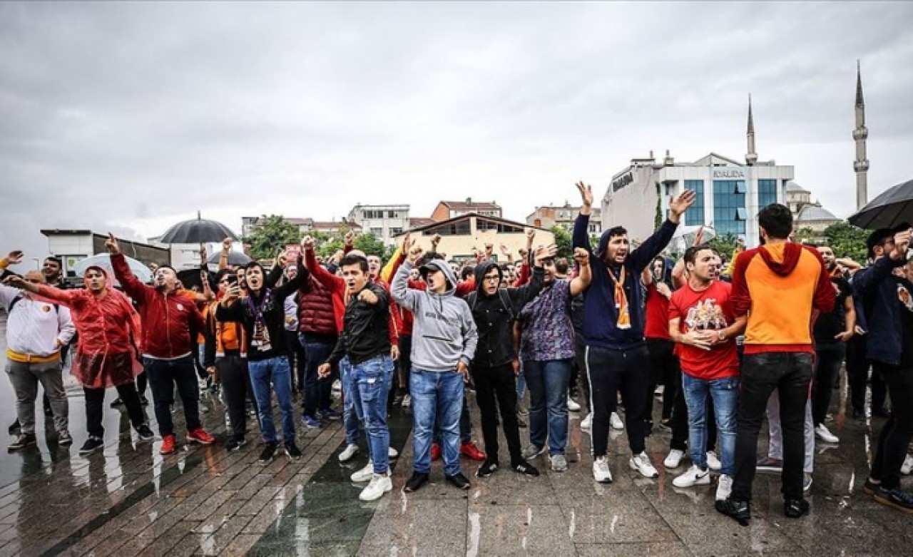 Galatasaray taraftarından protesto