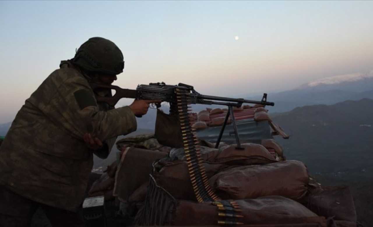 Hakkari'de PKK'lı bir terörist teslim oldu