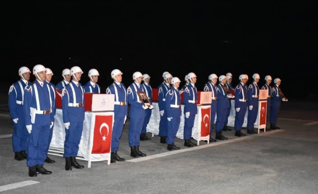 Hakkari'de şehit askerler için tören düzenlendi