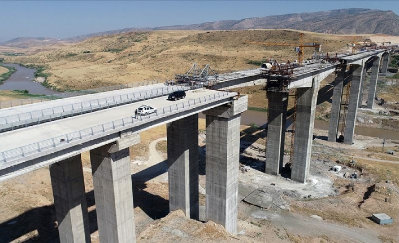 Hasankeyf-2 Köprüsü'nde son 30 metre