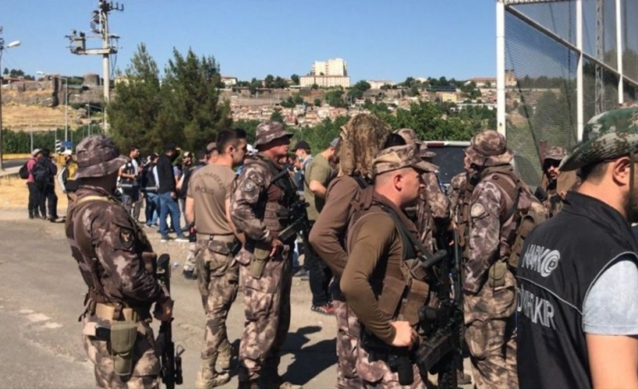 Hevsel Bahçeleri'nde uyuşturucu operasyonu