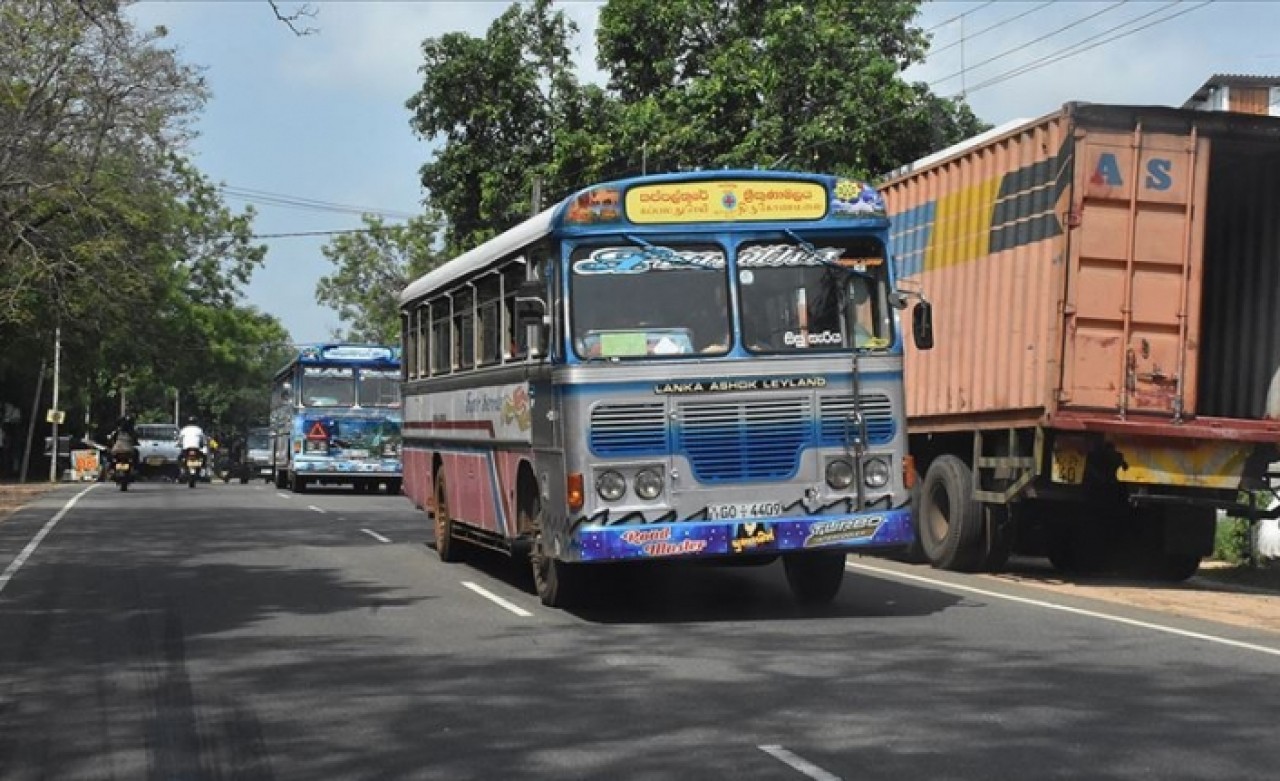 Hindistan’da otobüs kanala düştü: 29 ölü,  18 yaralı