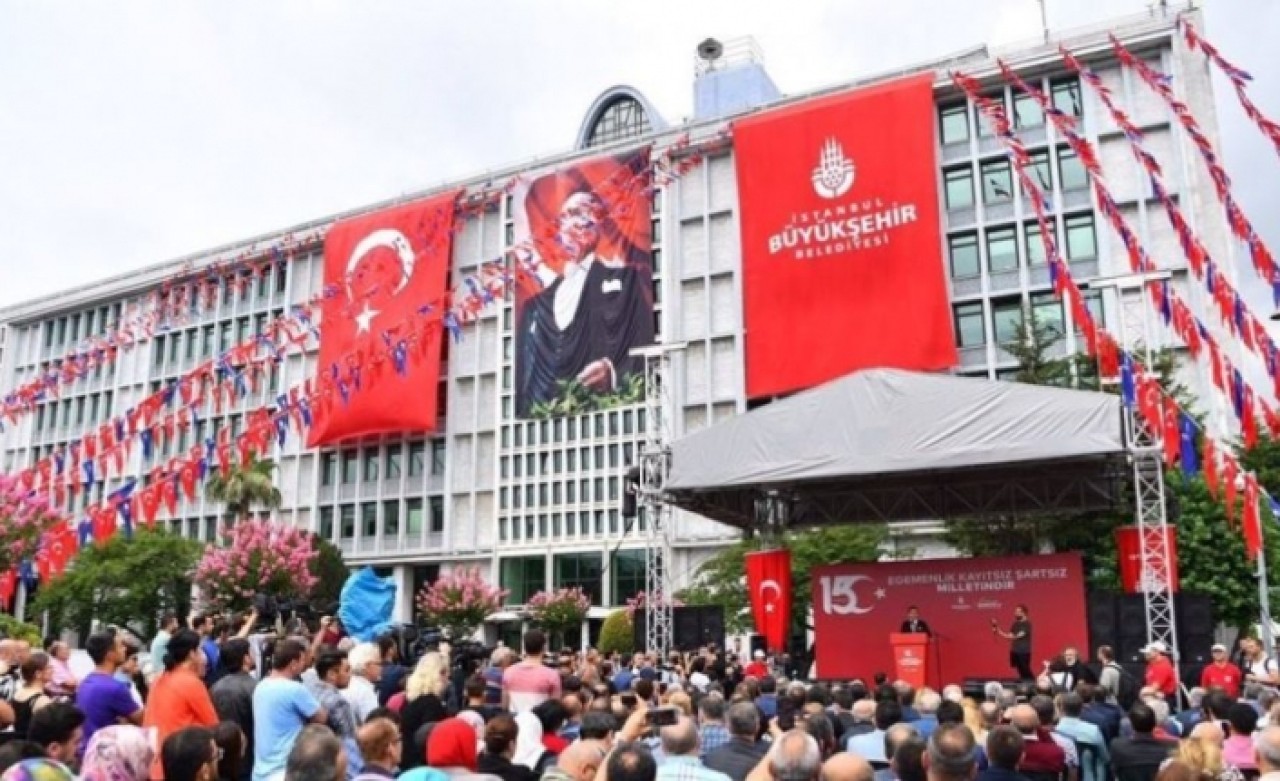 İBB binası önünde 15 Temmuz anma töreni