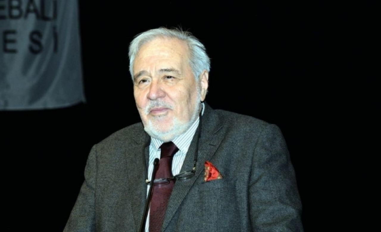 İnançer'in elini öpen Ortaylı: Bu çok eski bir İstanbul adetidir,  şeyh olmasıyla ilgisi yok