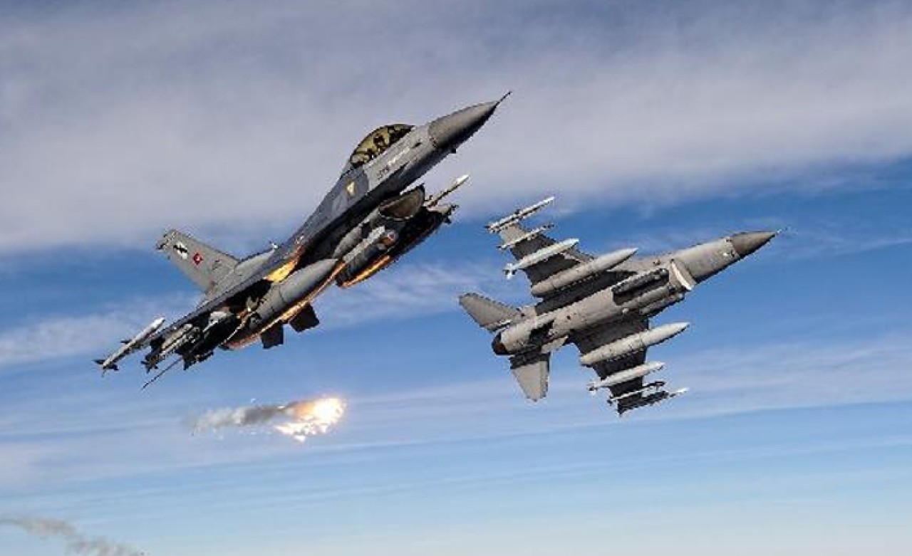 Irak'ın kuzeyinde PKK'ya ait silah mevzisi ve sığınaklar vuruldu