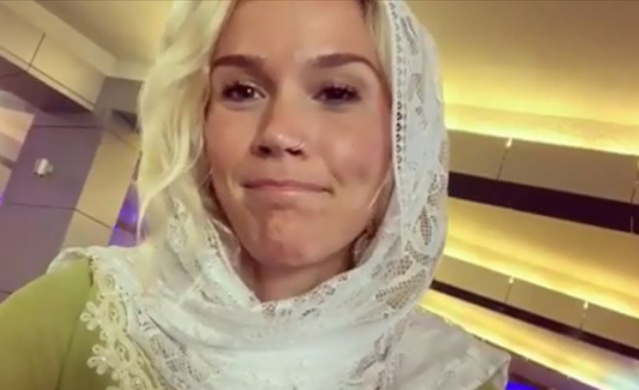 İran,  ünlü sanatçıyı sınır dışı etti