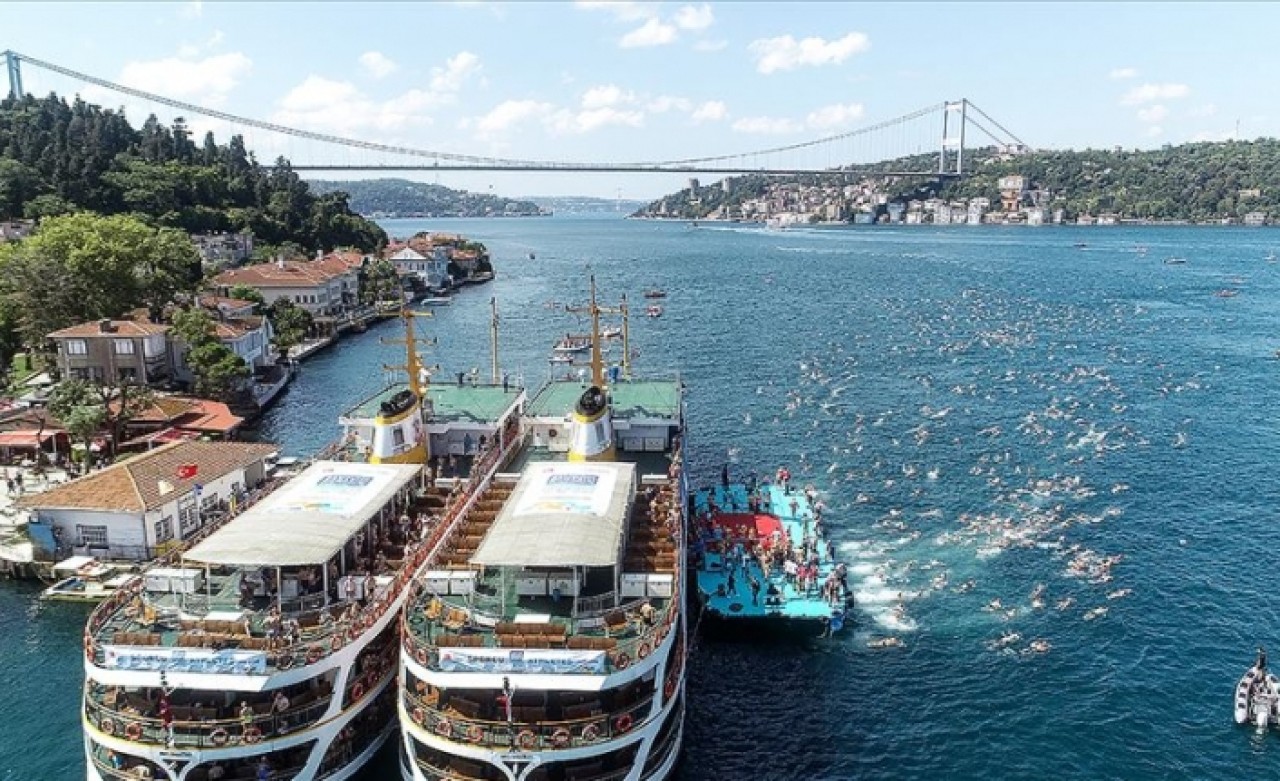 İstanbul Boğazı gemi geçişlerine kapatıldı