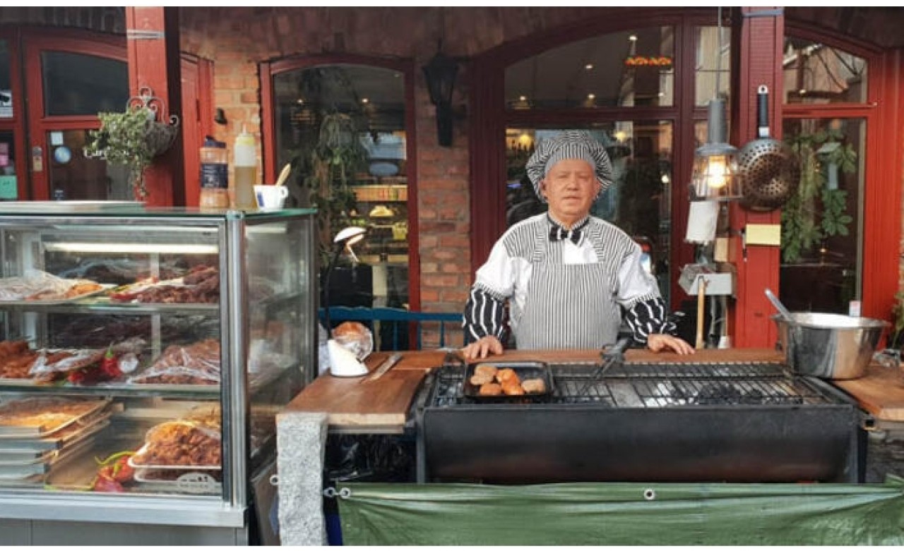 İsveç'ten Çorum'a geldi,  dükkan açtı! Çevre illerden onun için akın ediyorlar