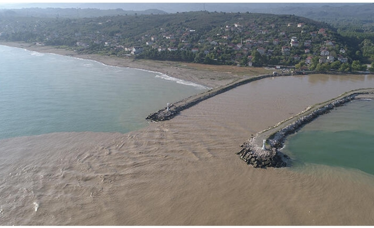 Karadeniz renk değiştirdi