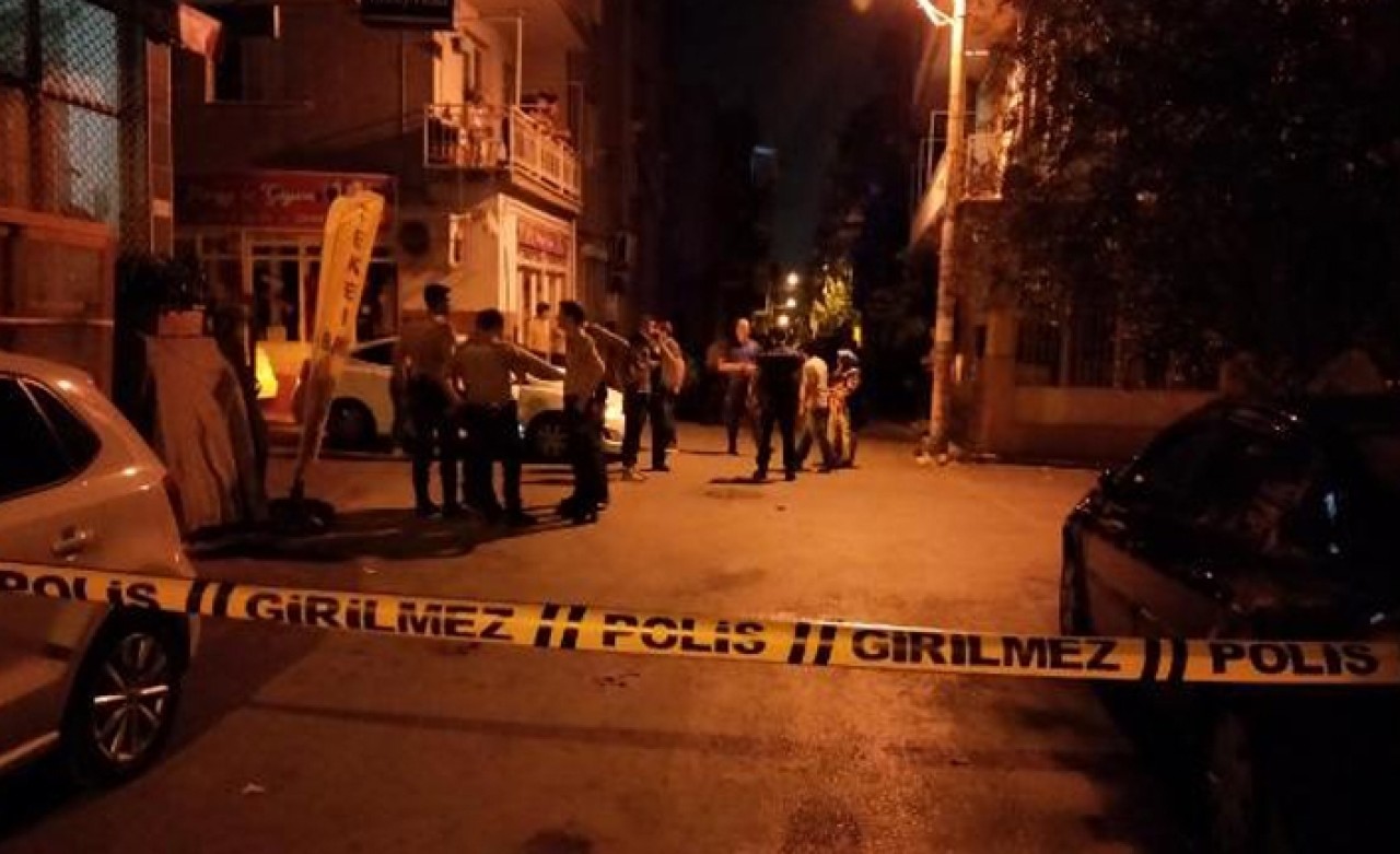 Kendisine tabanca çeken damadını bıçakladı