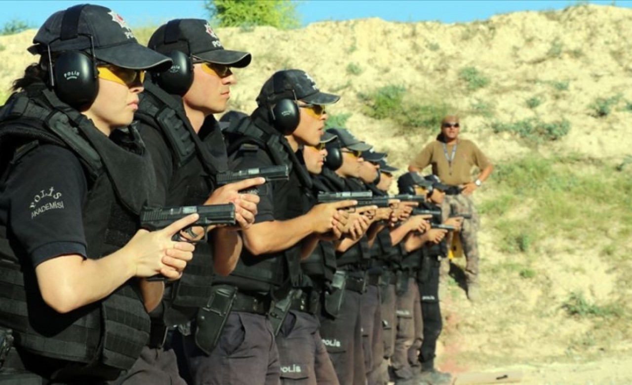 Komiser yardımcısı adaylarına komando eğitimi