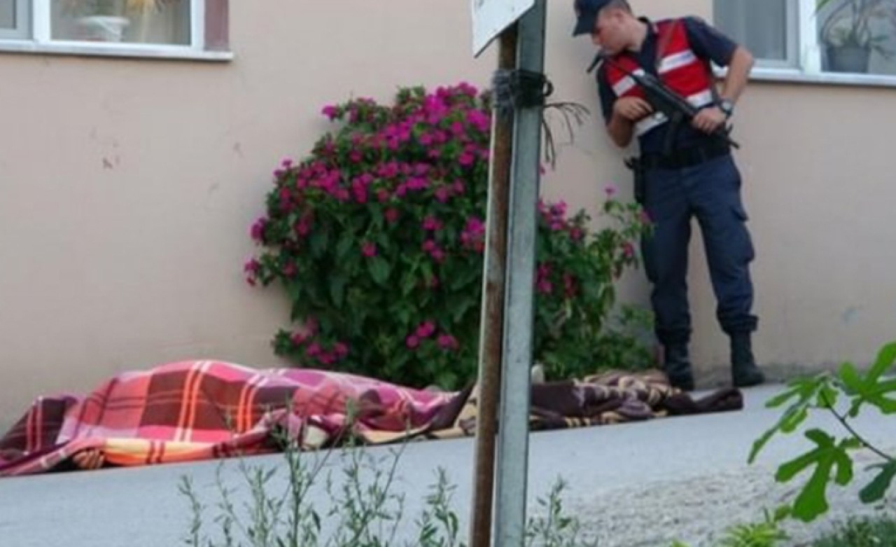 Köy meydanında dehşet: 1 ölü,  1 ağır yaralı