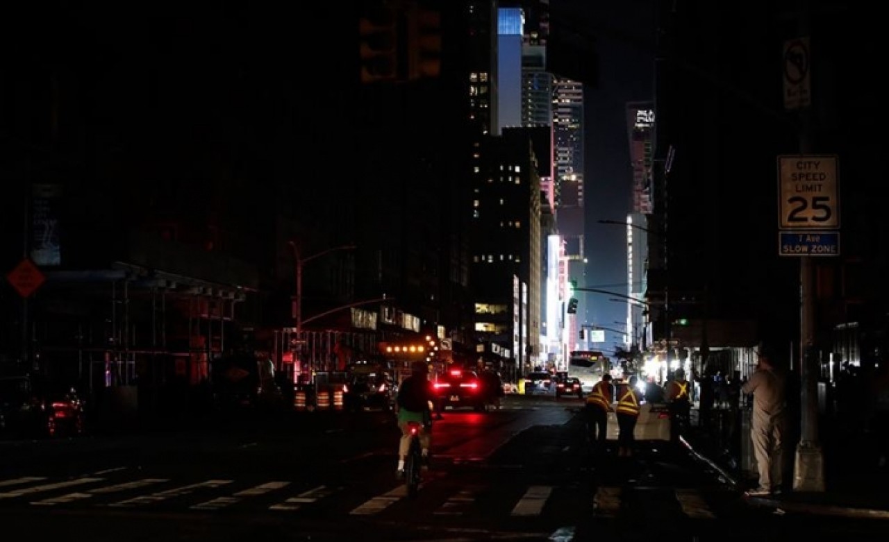 Elektrik kesintisi hayatı felç etti