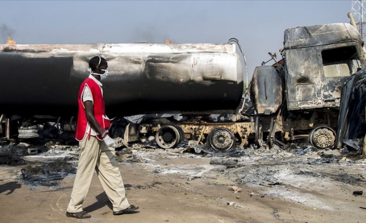 Nijerya'da tanker patladı: 50 ölü