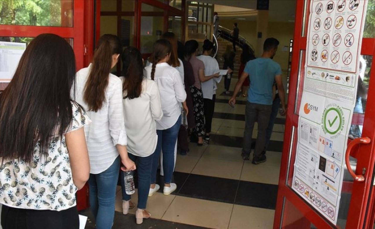 Öğretmenlik Alan Bilgisi Testi'ne 300 binden fazla aday katılacak