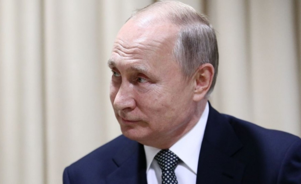 Putin,  INF'nin askıya alınmasını öngören yasayı imzaladı