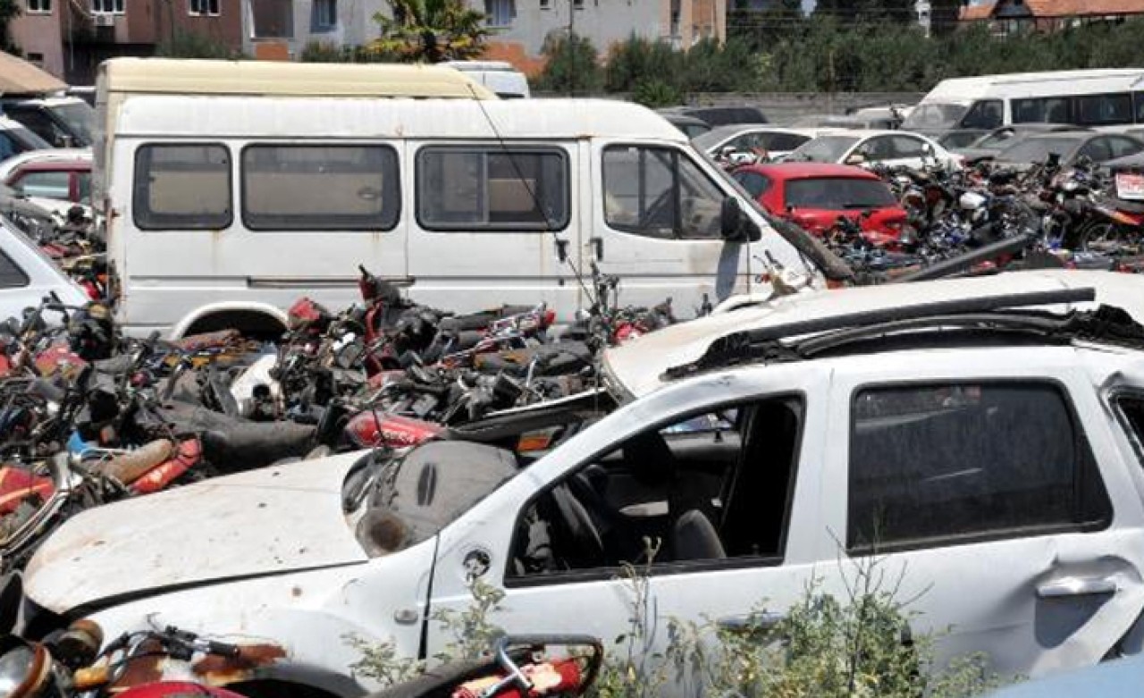 Yediemin otoparkında 6 milyon liralık servet çürüyor