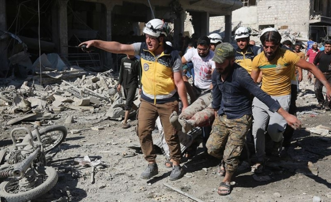 Rus uçakları İdlib'de pazar yerini vurdu: 25 ölü