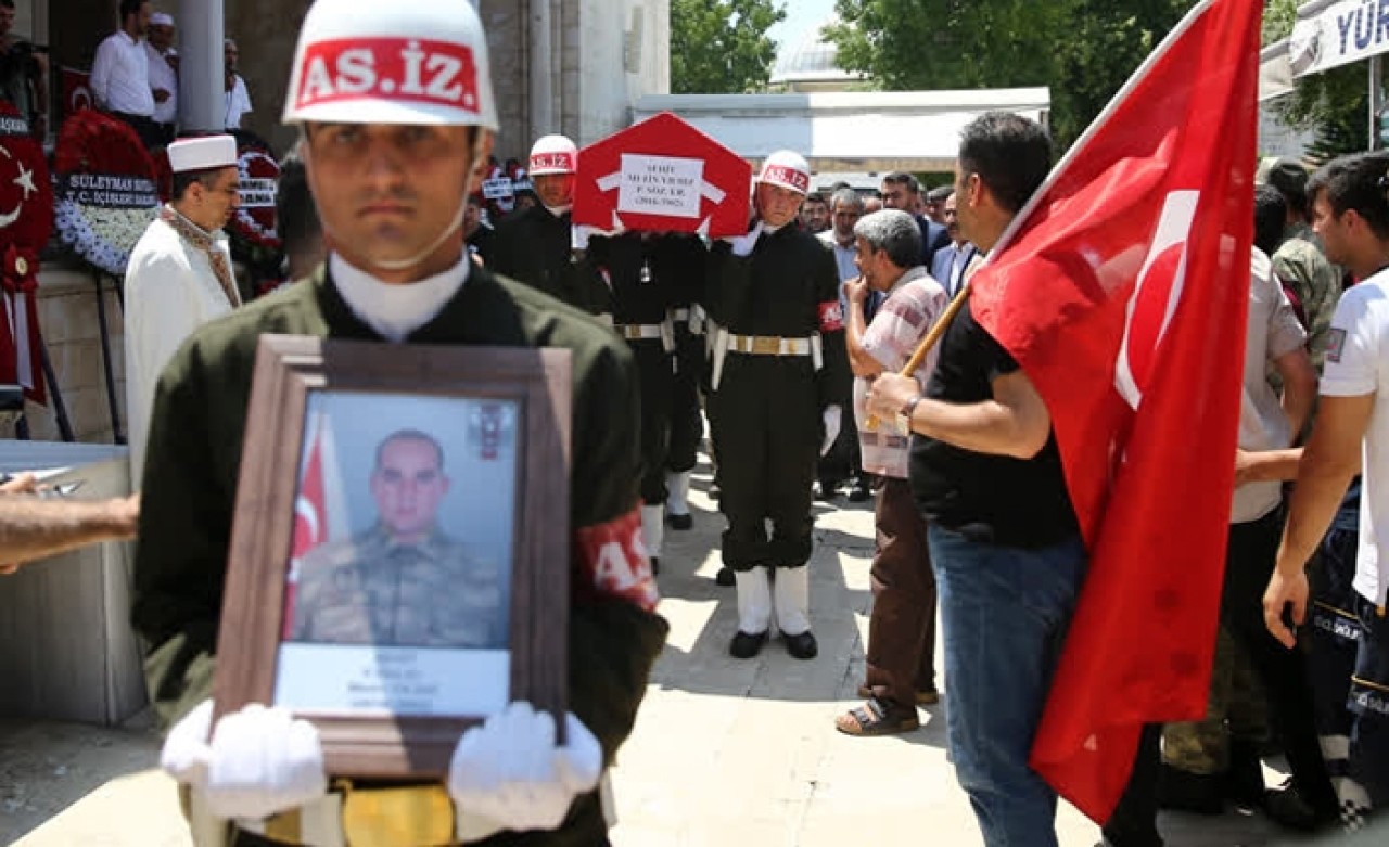 Şehit Sözleşmeli Er Metin Yıldız,  son yolculuğuna uğurlandı