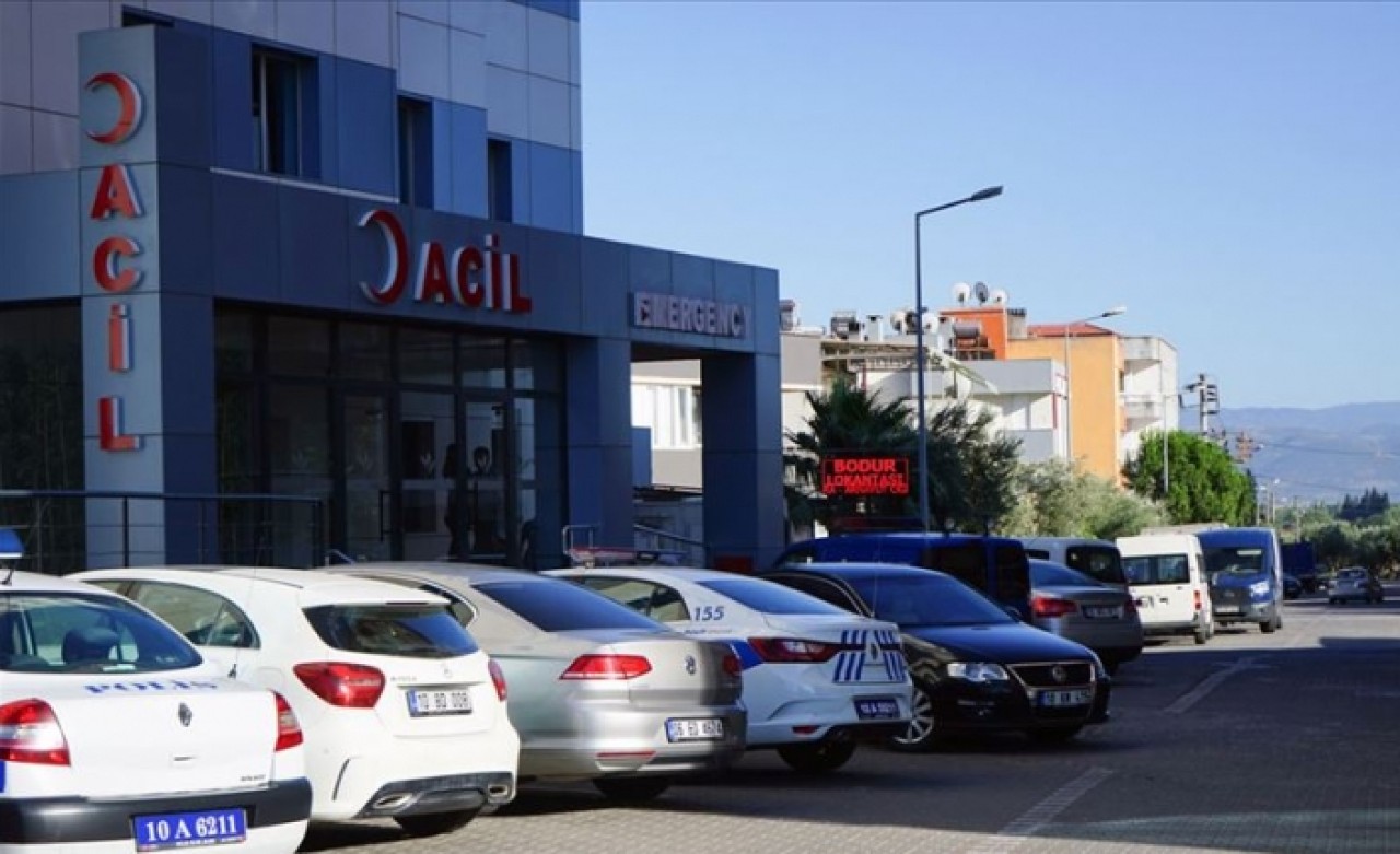 Serinlemek için denize giren polis memuru boğuldu