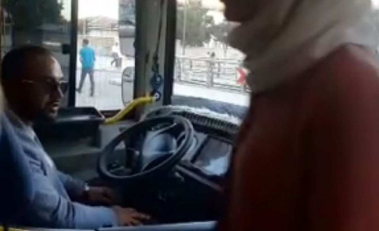 Şoför gecikince yolcu otobüsünü belediye başkanı kullandı