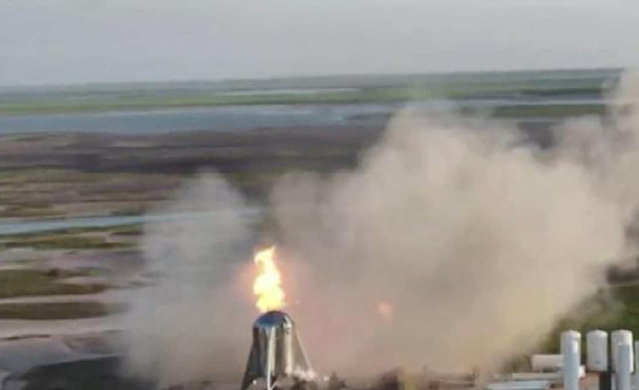 SpaceX’in uzay aracı,  kalkış öncesi alev aldı