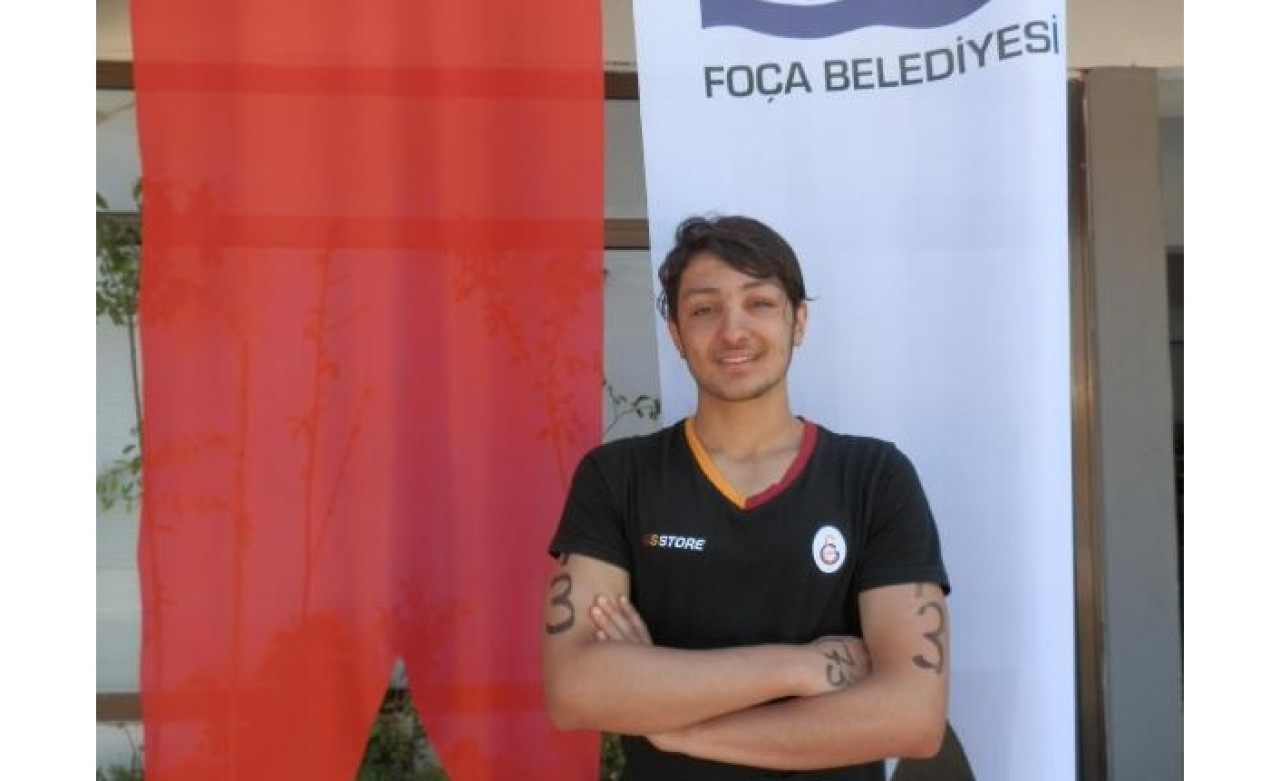 Su korkusunu yenip milli yüzücü oldu