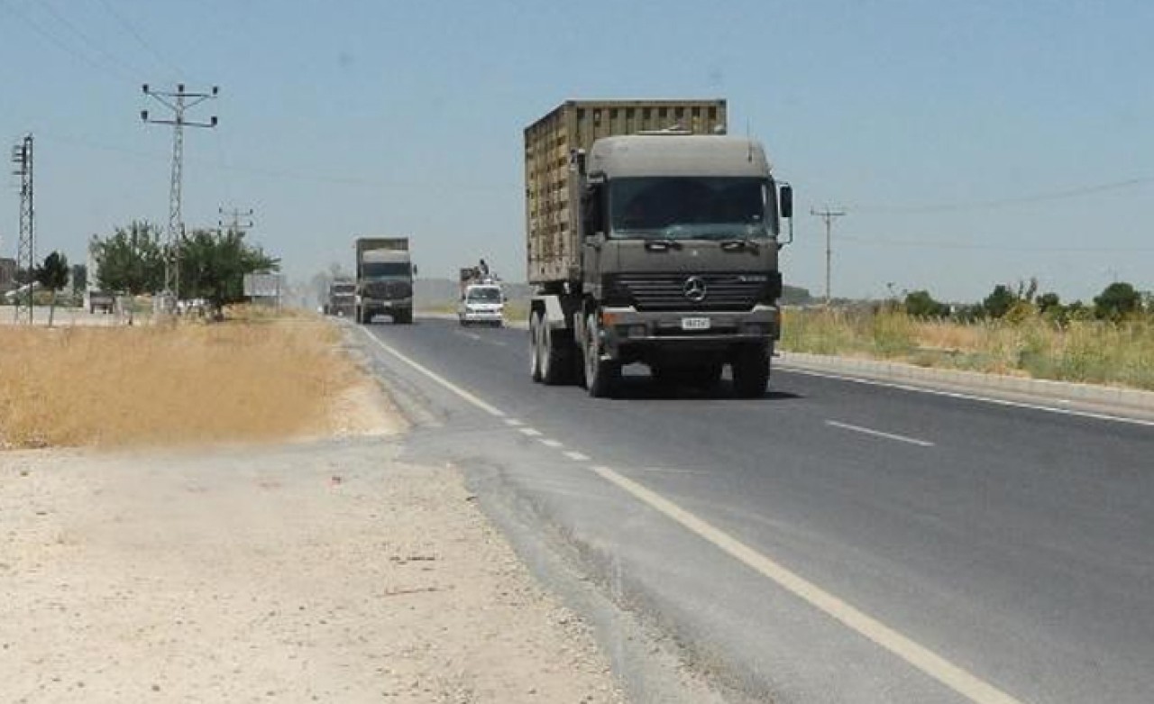 Suriye sınırındaki Akçakale'ye askeri sevkiyat