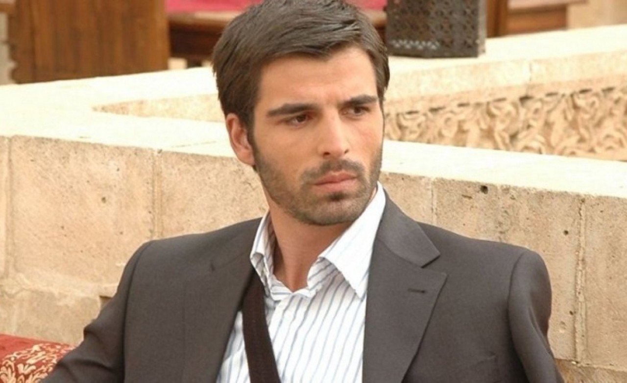 Türk bayrağına hakaret eden Mehmet Akif Alakurt hakkında soruşturma başlatıldı