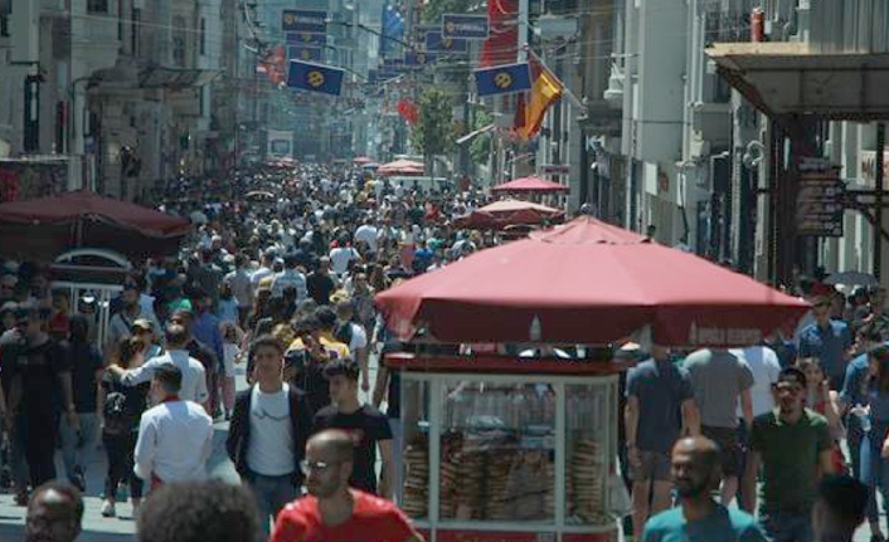 Üniversite mezunu evliler,  bekarlara göre daha yüksek gelire sahip