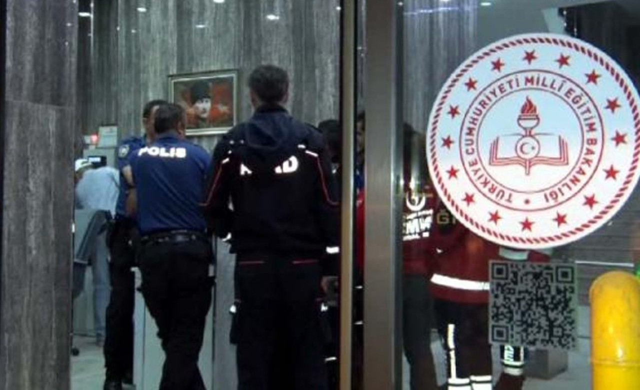 Yanlışlıkla sıkılan biber gazı,  9 öğrenciyi hastanelik etti