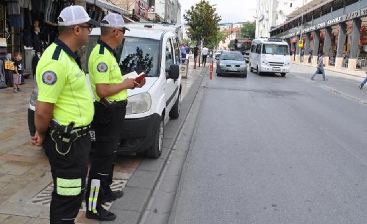 Yayalara yol vermeyen araçlara ceza yağdı