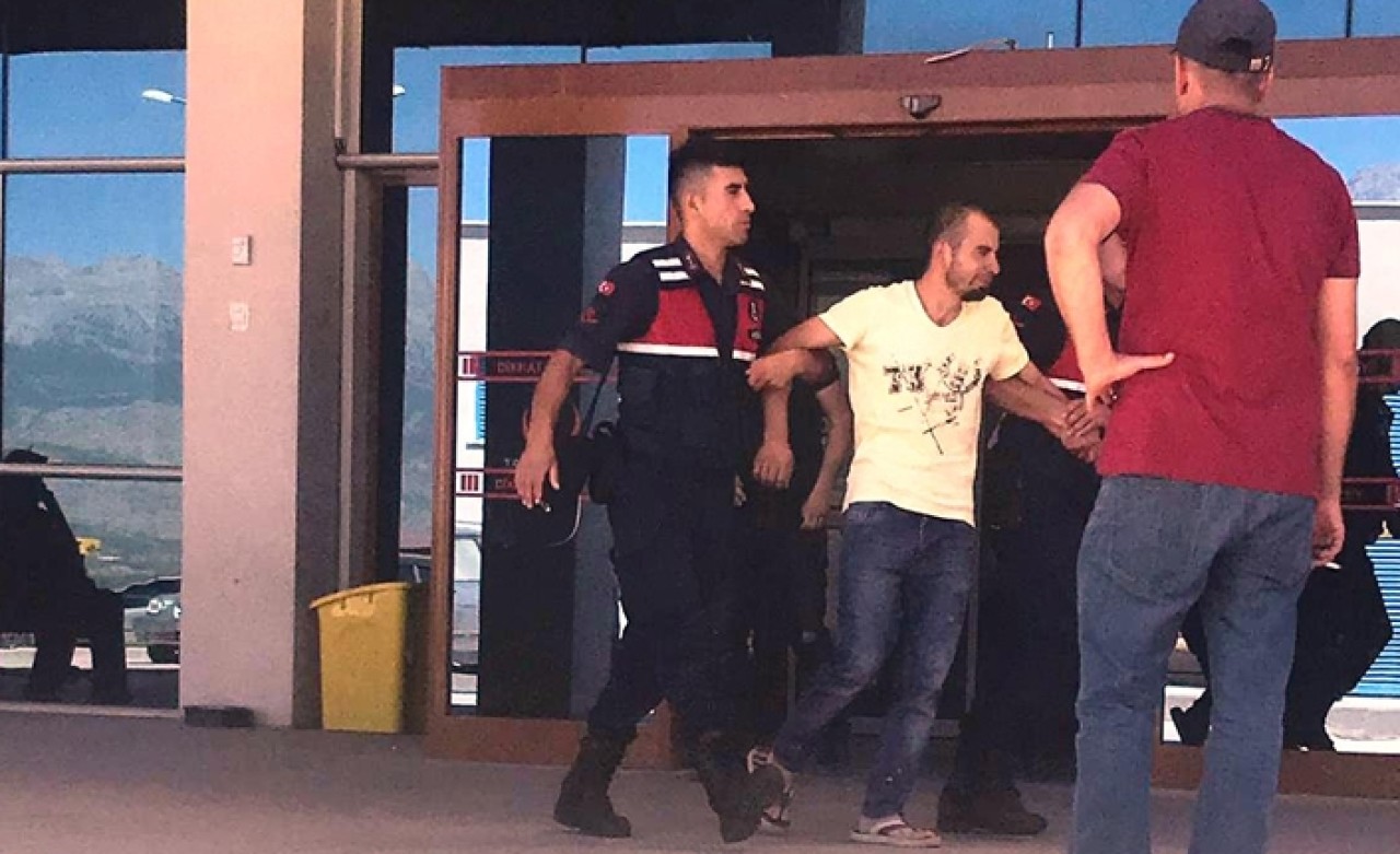 Yılanı vurmak isterken 6.5 aylık hamile eşini öldürdü