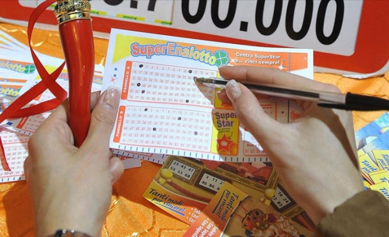 2 euroya oynadığı loto,  209 milyon euro kazandırdı