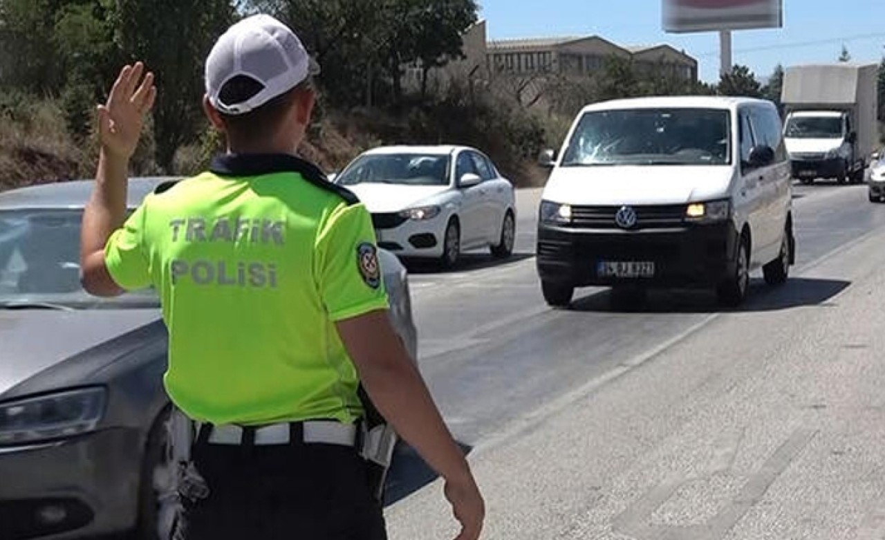 43 ilin geçiş noktasında trafik kilit!