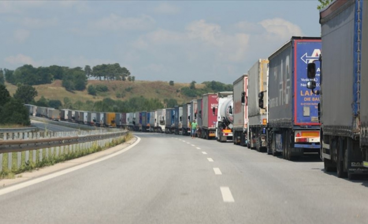 73 Türk tırı 12 gündür Suudi Arabistan'da bekletiliyor