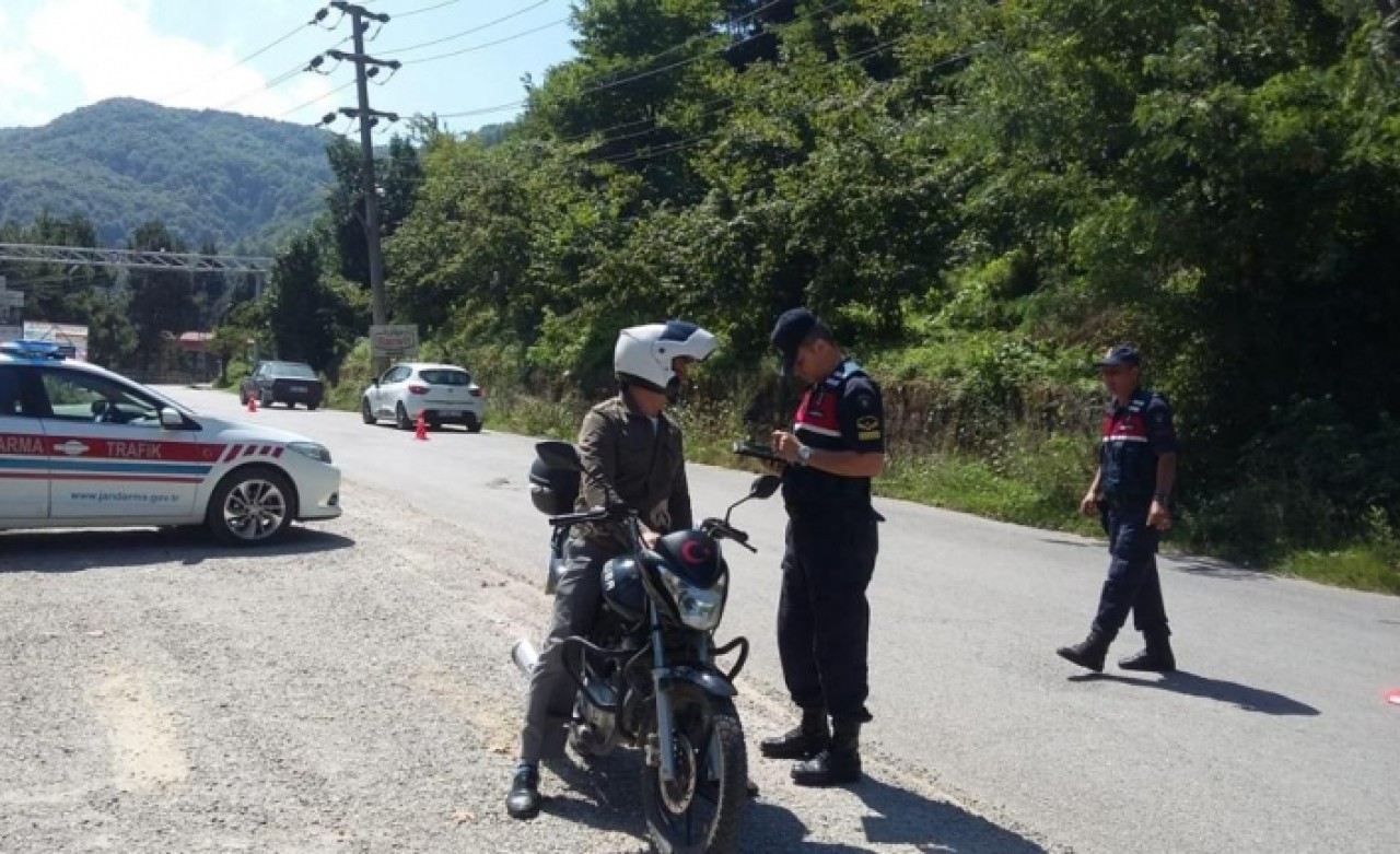 81 ilde motosiklet uygulaması yapıldı,  aranma kaydı bulunan 379 kişi yakalandı
