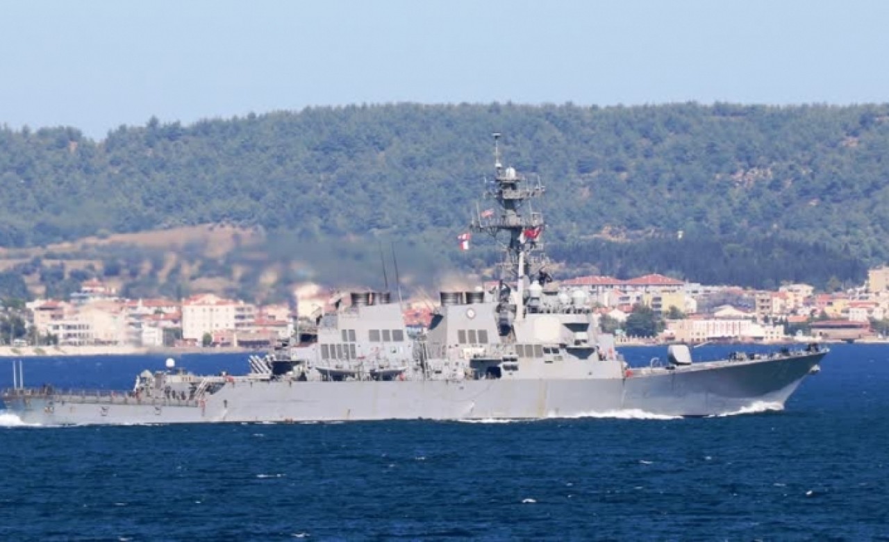 ABD askeri gemisi Çanakkale Boğazı'ndan geçti