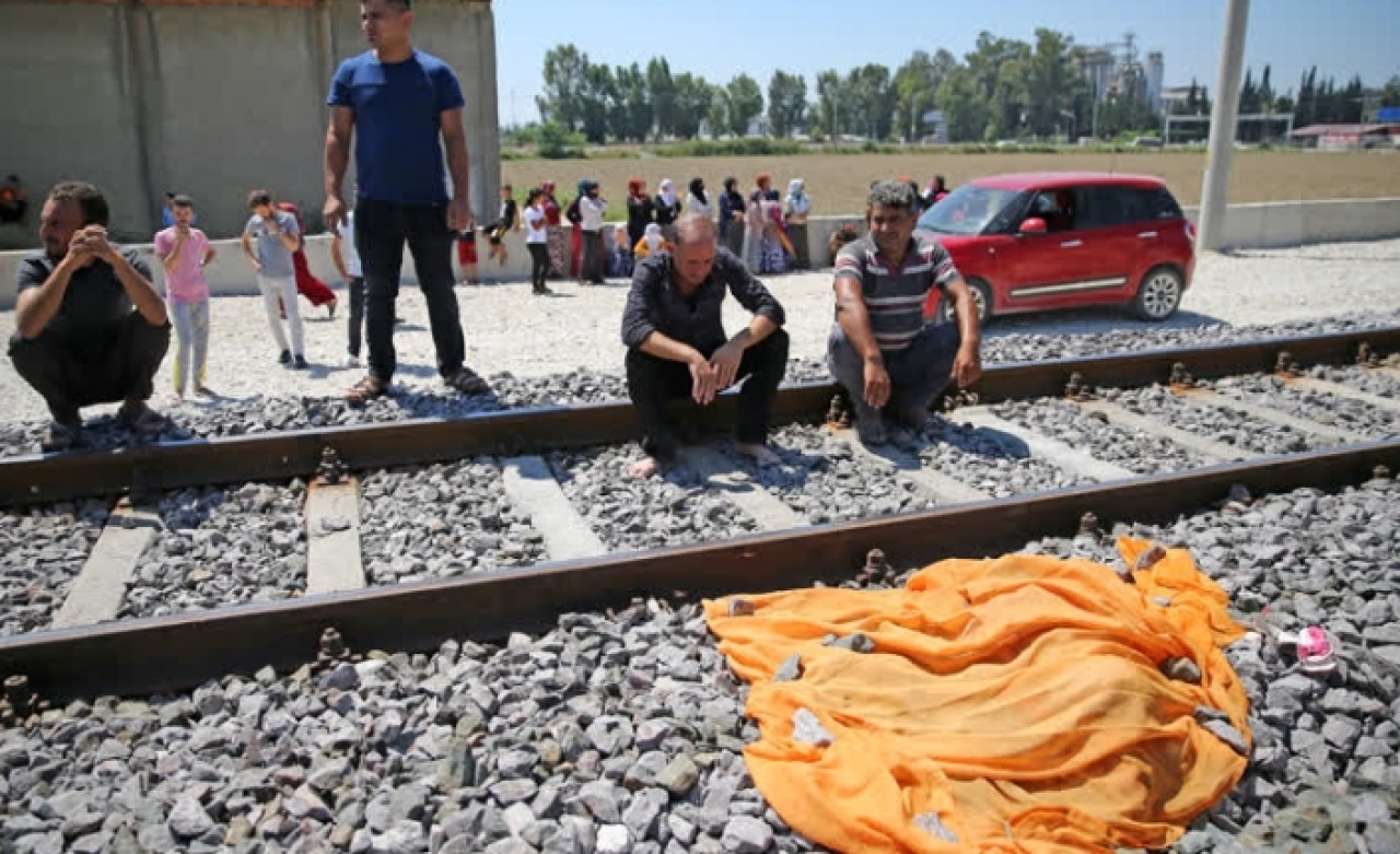 Adana'da yolcu treninin çarptığı 4 yaşındaki çocuk öldü
