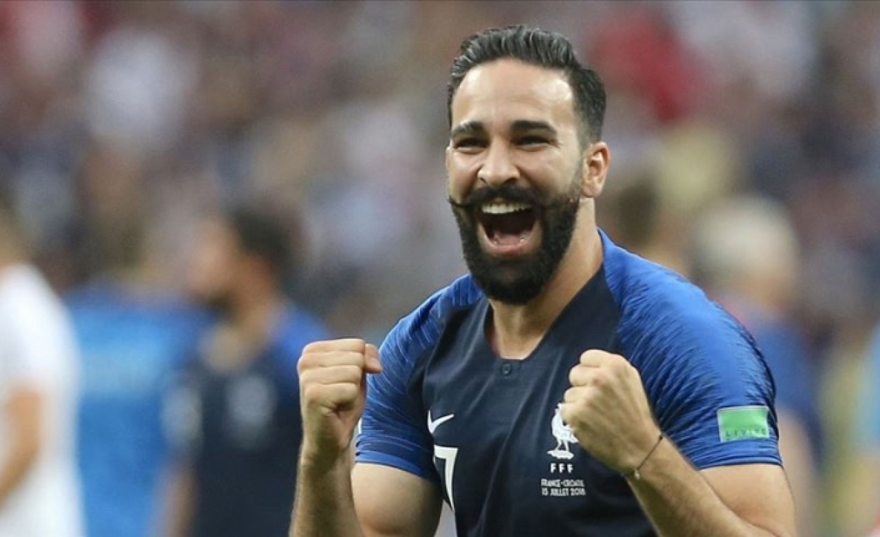 Adil Rami resmen Fenerbahçe'de
