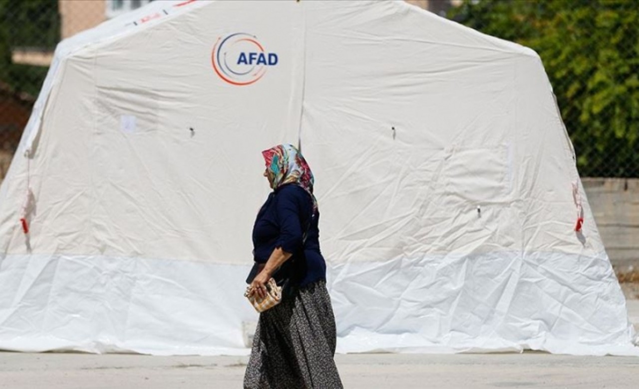 AFAD Denizli'deki deprem bölgesine 500 bin lira yardım gönderdi