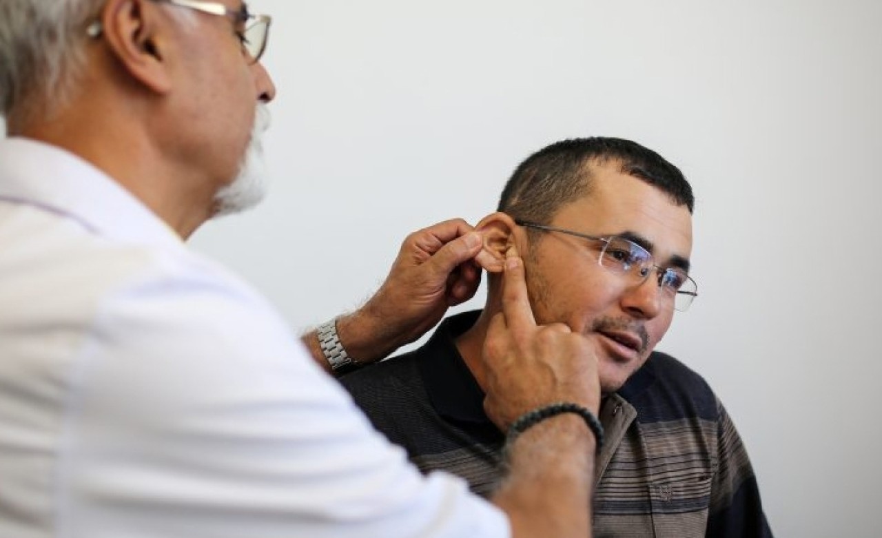 Ağrısı arttı,  doktora gitti... Kulağından çıkan herkesi şoke etti!