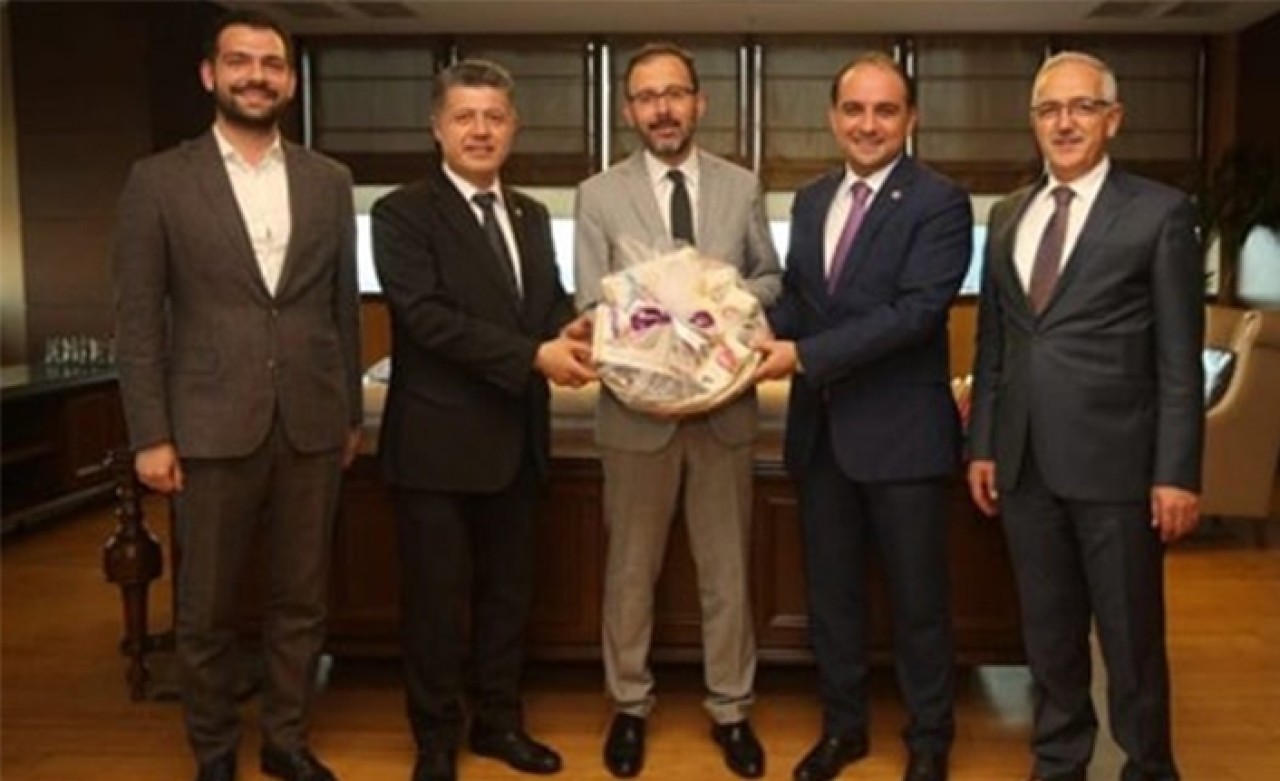 AK Partili iki milletvekili trafik kazası geçirdi