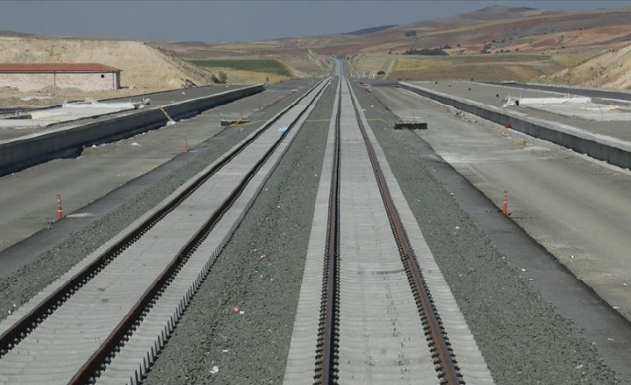 Ankara-Sivas YHT Projesi'nde ray serimi sürüyor