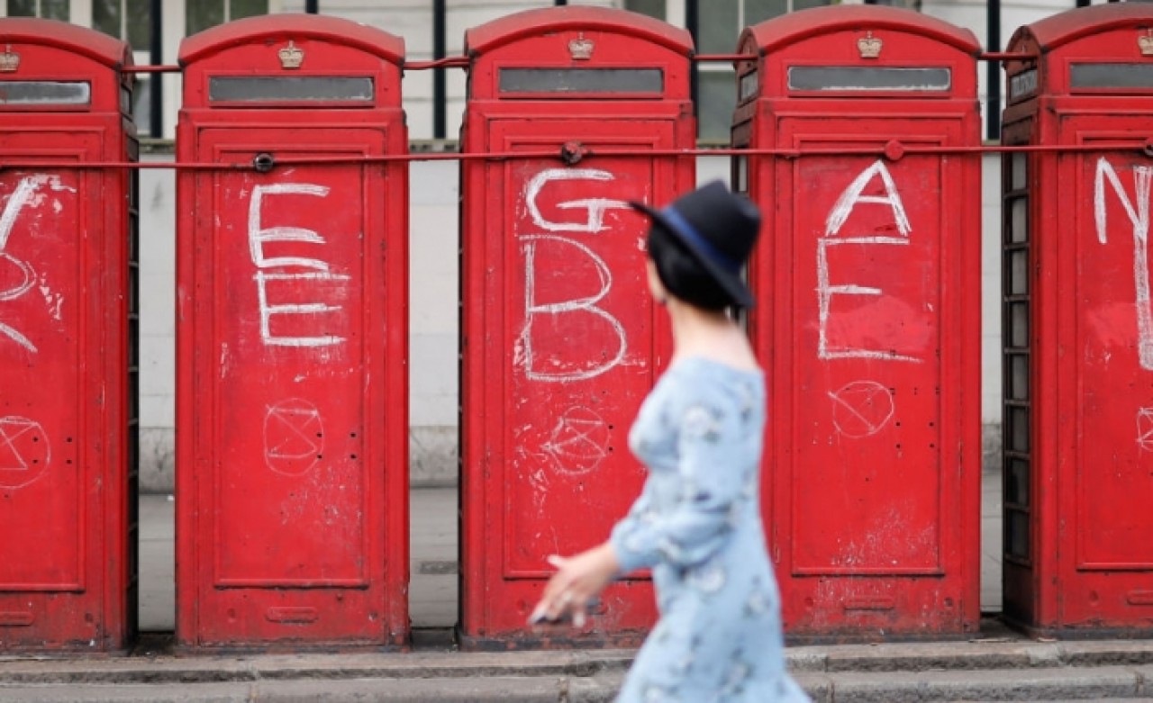 Bebeklerini yeterince besleyemeyen vegan çift kamu hizmeti cezasına çarptırıldı