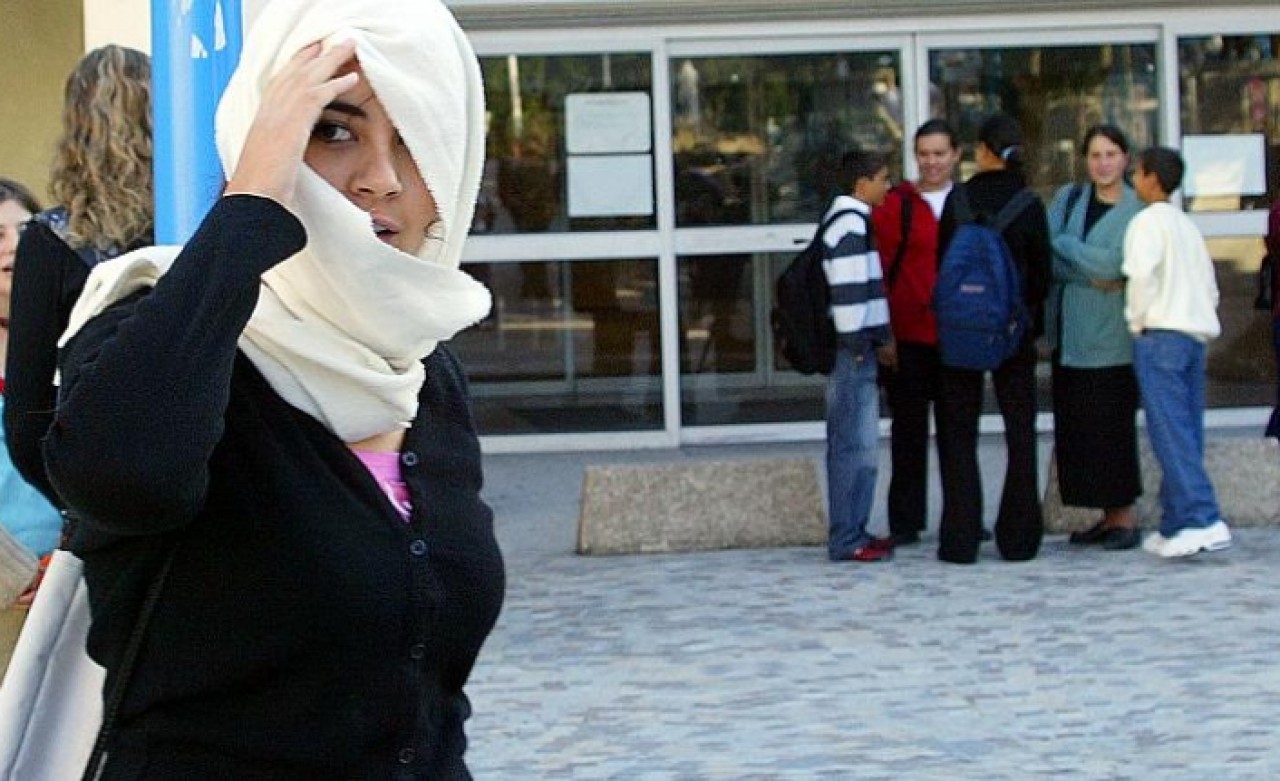 Belçika'daki mahkemeden başörtüsü yasağıyla ilgili flaş karar